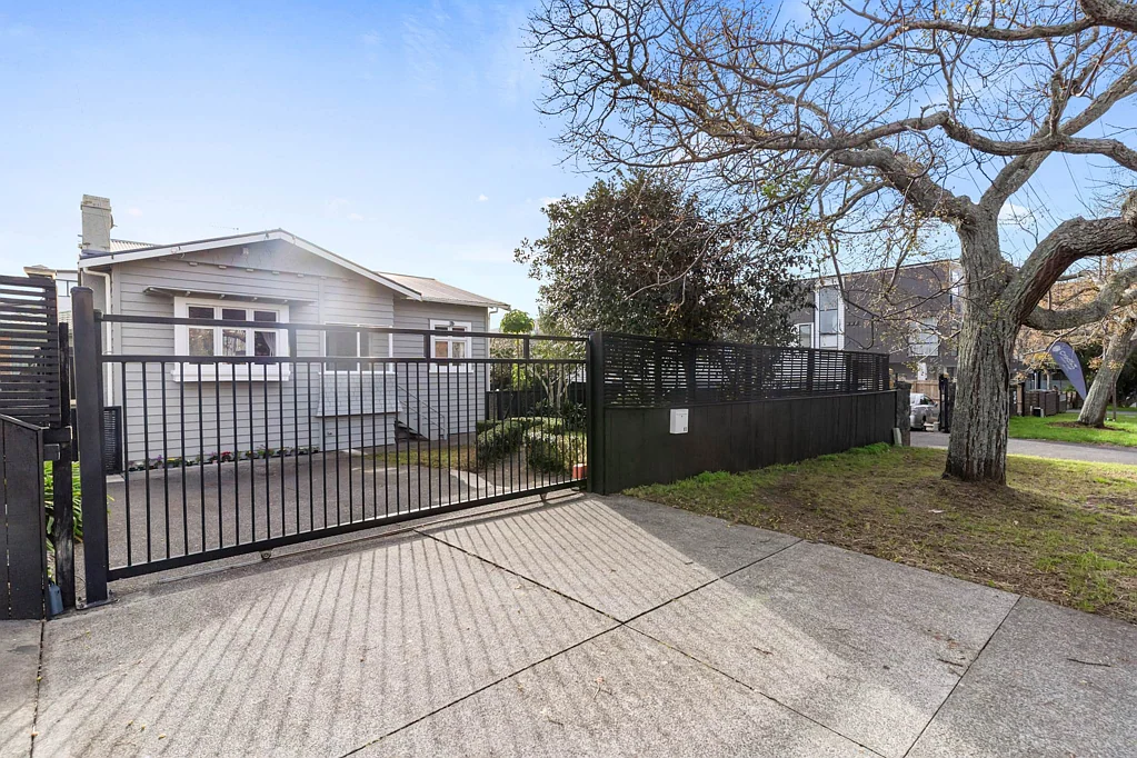 Greenlane 3 Bedroom Stepping Stone to Central Auckland
