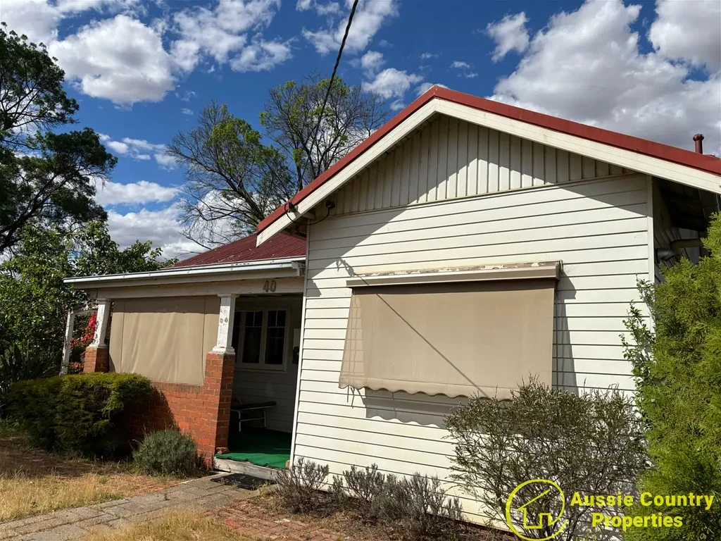 Berrigan 2ਬੈੱਡਰੂਮ Charming Country Living: Two Bedroom House for Sale in Berrigan!