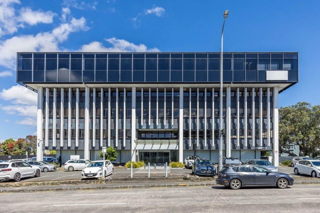 Grafton CENTRAL CORNER PREMISES WITH AMPLE PARKING