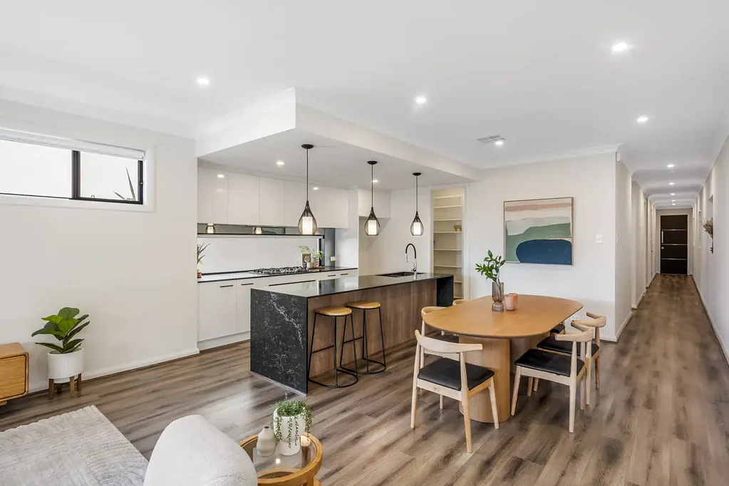 Newton 4房  Fresh, Clean, Spacious & Located Right Next Door to A Playground!