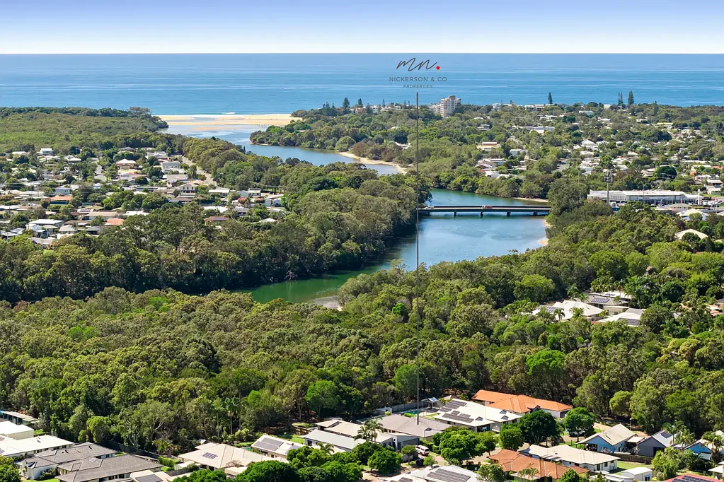 Currimundi 4कमरा A Private Coastal Sanctuary in the Heart of Currimundi on a large block
