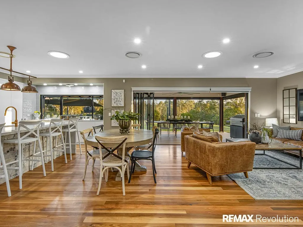 Moggill 7 Bedroom Finally: A Home Where You Can Live Together - Without Living on Top of Each Other