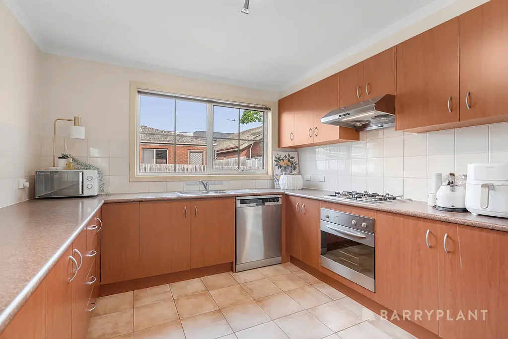 Mitcham 2कमरा Perfect positioning with a parkside address.