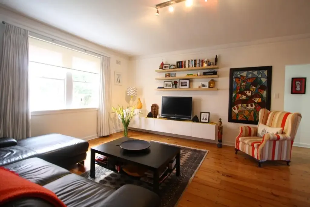 TWO BEDROOM APARTMENT IN PRIME LOCATION!