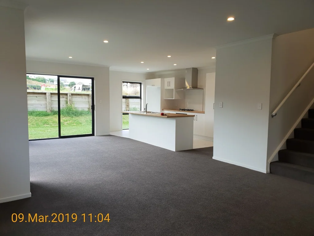 LOVELY HOME ON FEATHERSTONE!