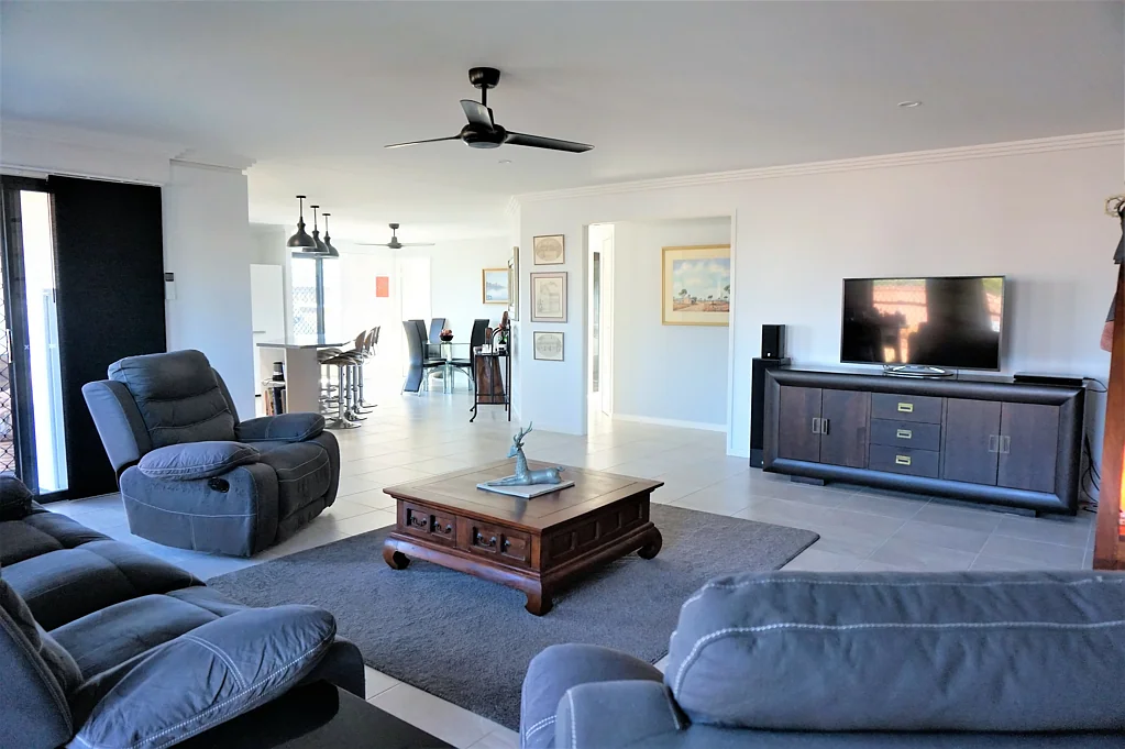1 Acacia Cres, Tin Can Bay, QLD 4580