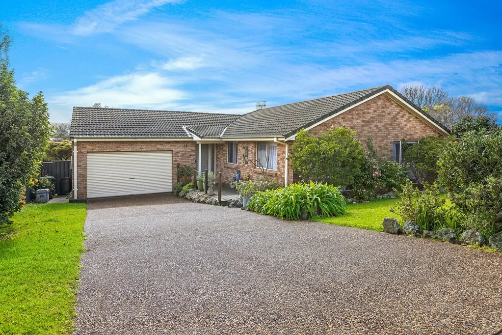 Gerringong 3 Bedroom Coastal Comfort with Stunning Mountain Views