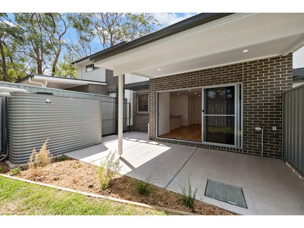 STYLISH THREE-BEDROOM TOWNHOUSE IN PRIME ELERMORE VALE LOCATION