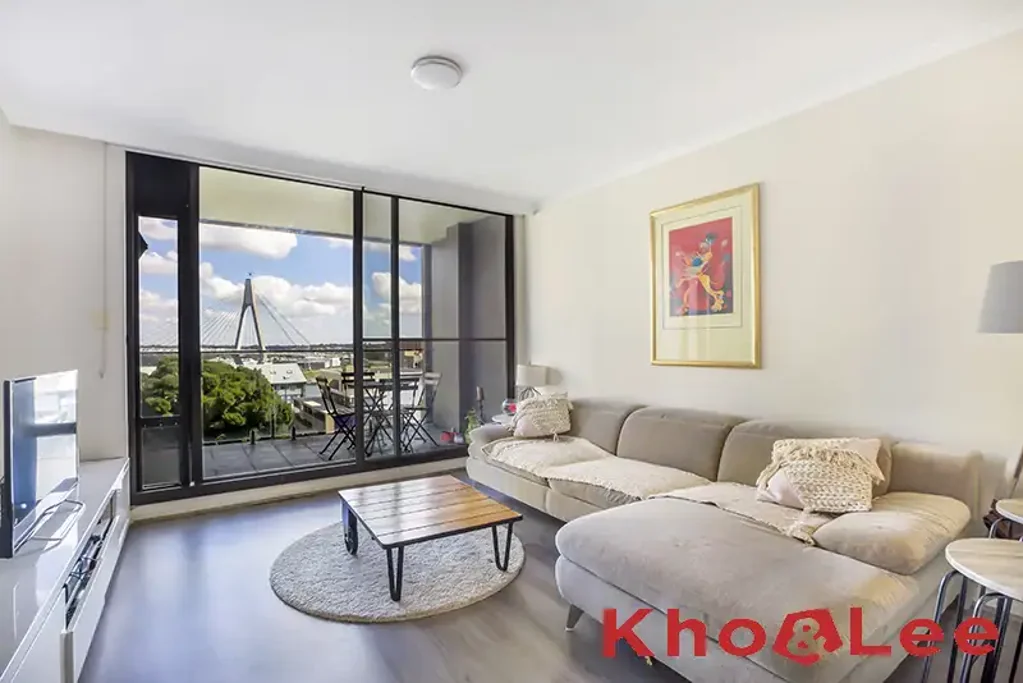 Spacious Two-Bedroom Apartment with Anzac Bridge Views in Jacksons Landing