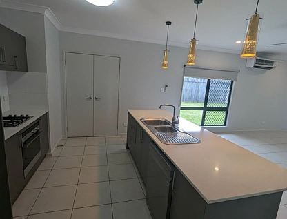 10 Quarterdeck Street, Trinity Beach, Cairns, 4 Kuwarto, 2 Banyo, House