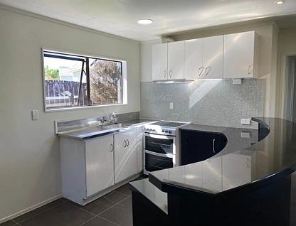 11 Imperial Place, Henderson, Waitakere City, 3房, 1浴, 整租独立别墅