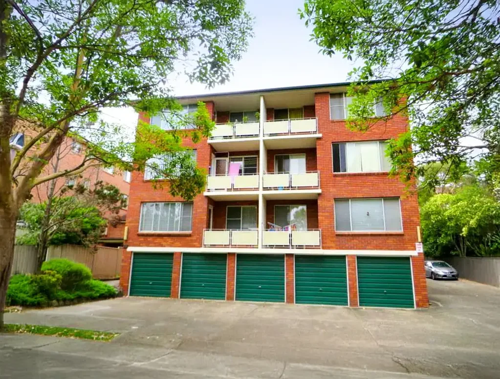 Top-Floor Gem In An Ideal Location