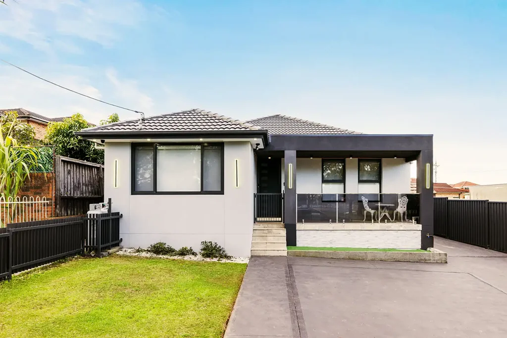 Smithfield 6 Bedroom Modern Luxury Home with Granny Flat in Prime Smithfield Location