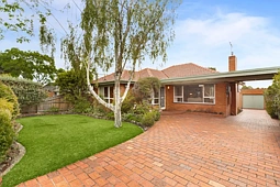 26 Barter Crescent, Forest Hill