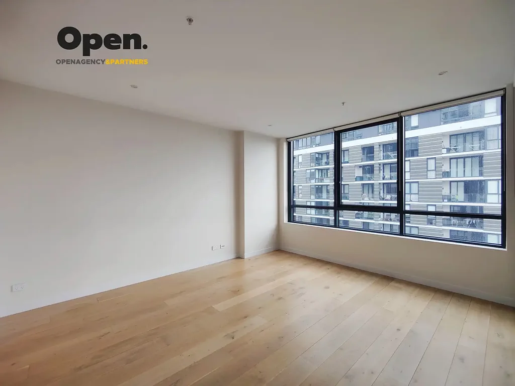 Stunning One Bedroom Apartment with Study