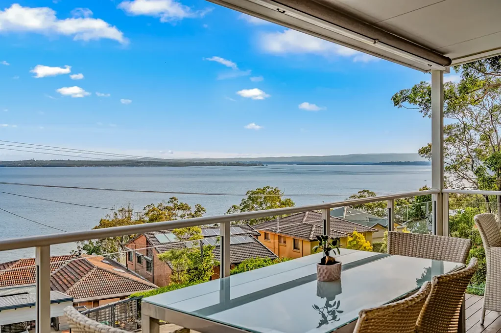 Wangi Wangi 4غرفة نوم ARCHITECT DESIGNED FAMILY HOME WITH PANORAMIC LAKE & ISLAND VIEWS