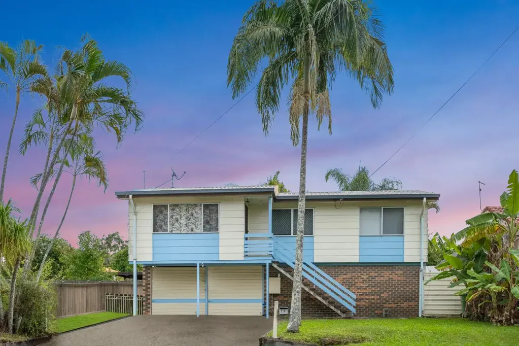 Loganlea 3 Slaapkamer MUST BE SOLD - Incredible Buying Opportunity with Granny Flat Potential (STCA) in the Heart of Loganlea!