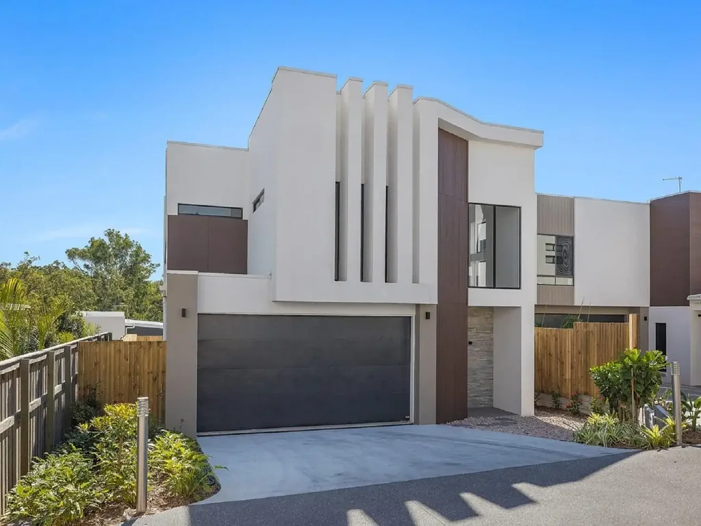 Spacious & Modern townhouse