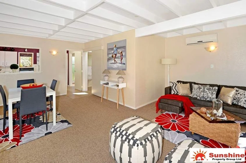 This is lovely and sunny family home, which offers spacious open plan living
