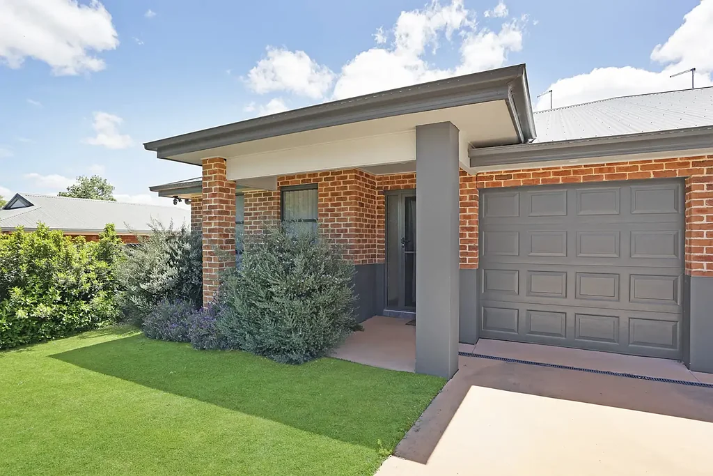 Orange 3ਬੈੱਡਰੂਮ Space, Comfort & Easy-Care Living