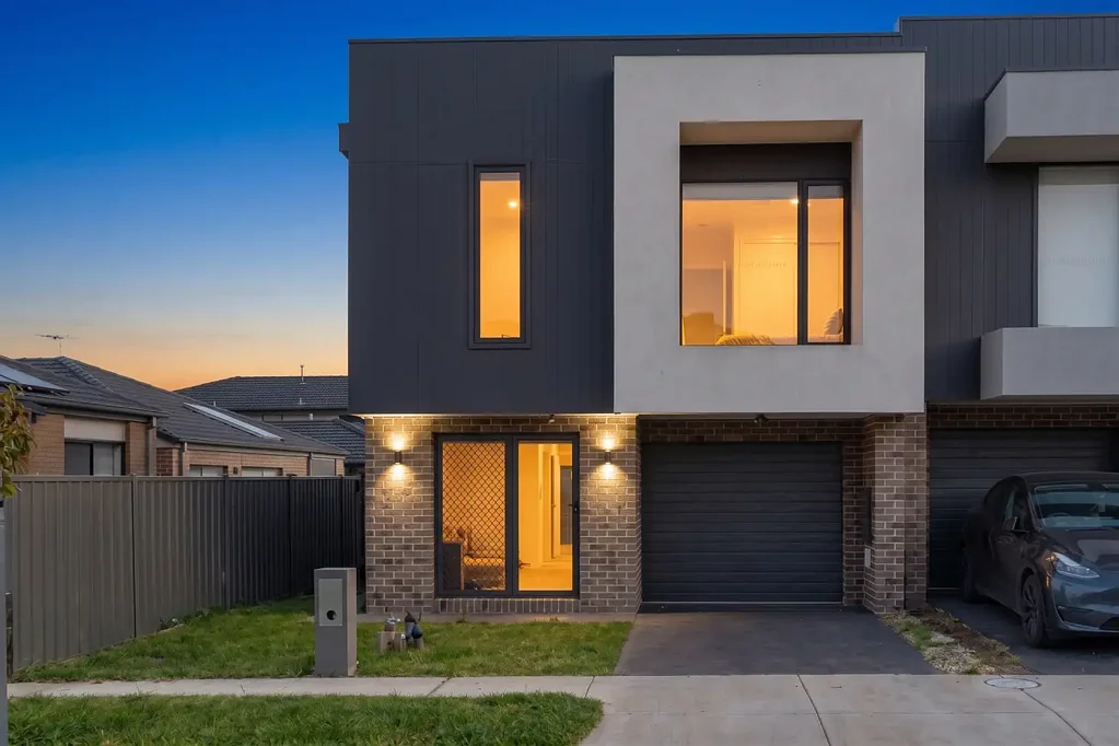 Truganina 3Habitaciones Modern Townhouse Living in a Thriving Truganina Location