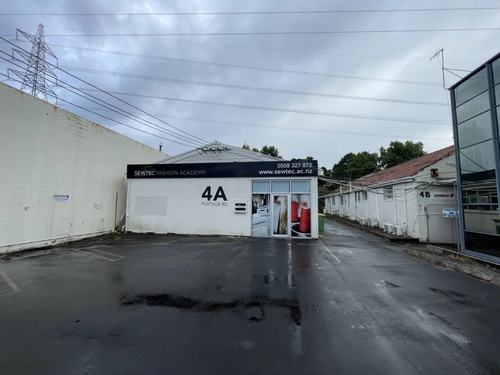 New Lynn Partitioned Office + Carparks