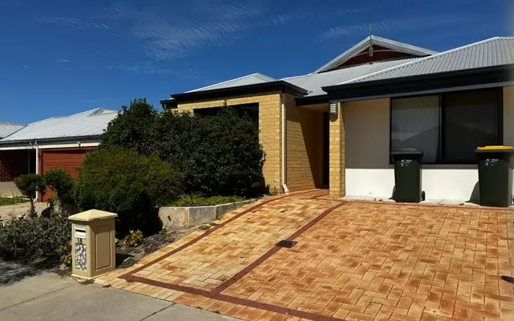 18 Simmonds Pass, Ellenbrook, WA 6069