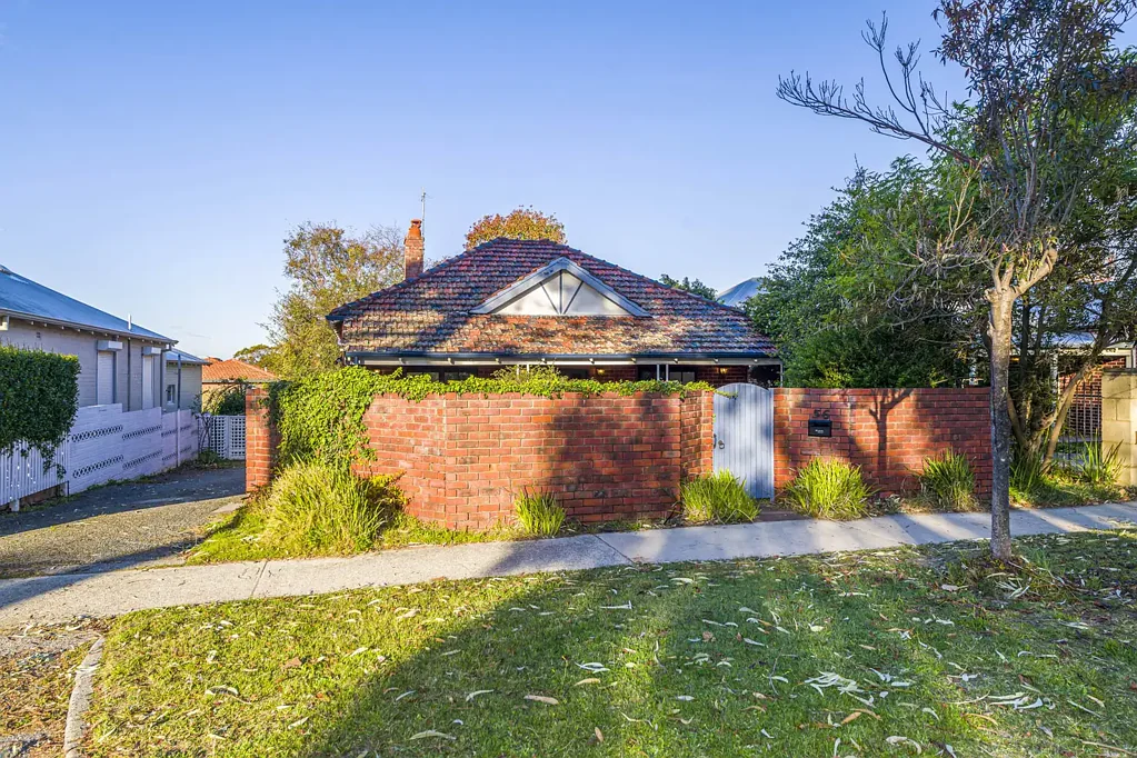 South Perth 3ห้องนอน Character, Charm & Endless Potential in the Heart of South Perth