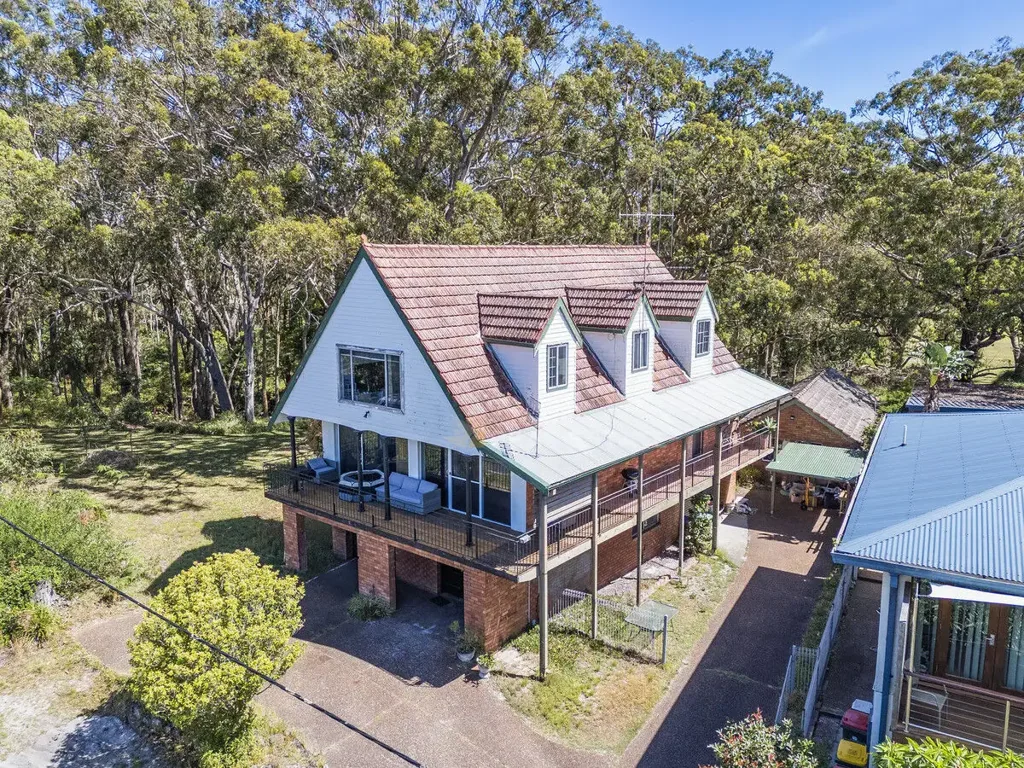 Salamander Bay 5ห้องนอน Expansive Family Home with Water Views & Potential