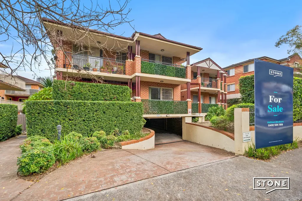 North Parramatta 3غرفة نوم House-Sized Living with Three Balconies & Double Garage