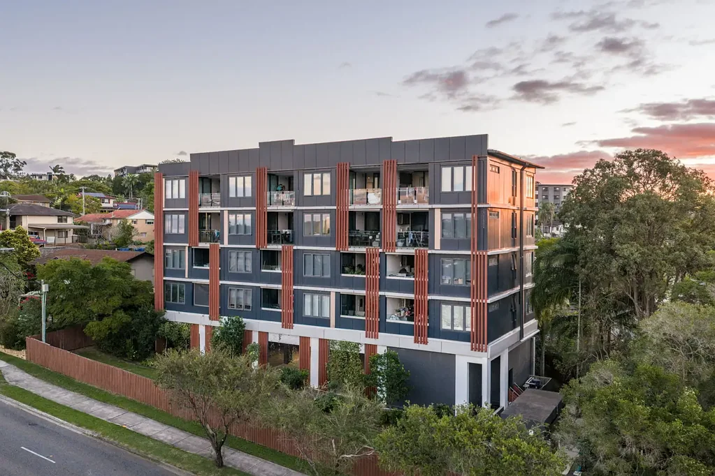 Upper Mount Gravatt 2房 精品新筑2020 32单元低维护 开放式设计 主卧套房套内浴 专属阳台 美食厨房 地下车位 中心便利 投资首选 The Ultimate Urban Sanctuary
