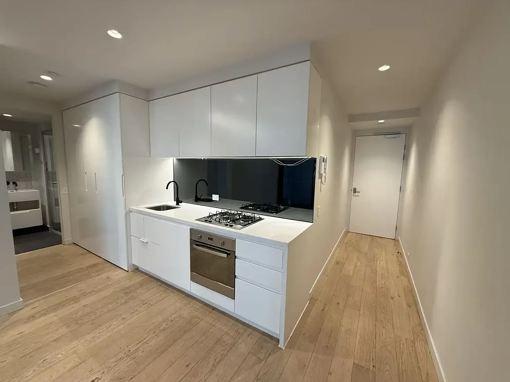 Spacious One Bedroom Apartment in Great Location