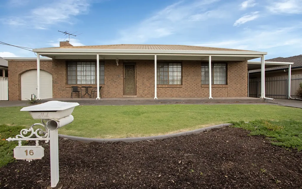 Seaton 3Moenga Live-in or Future Prime Development Opportunity.