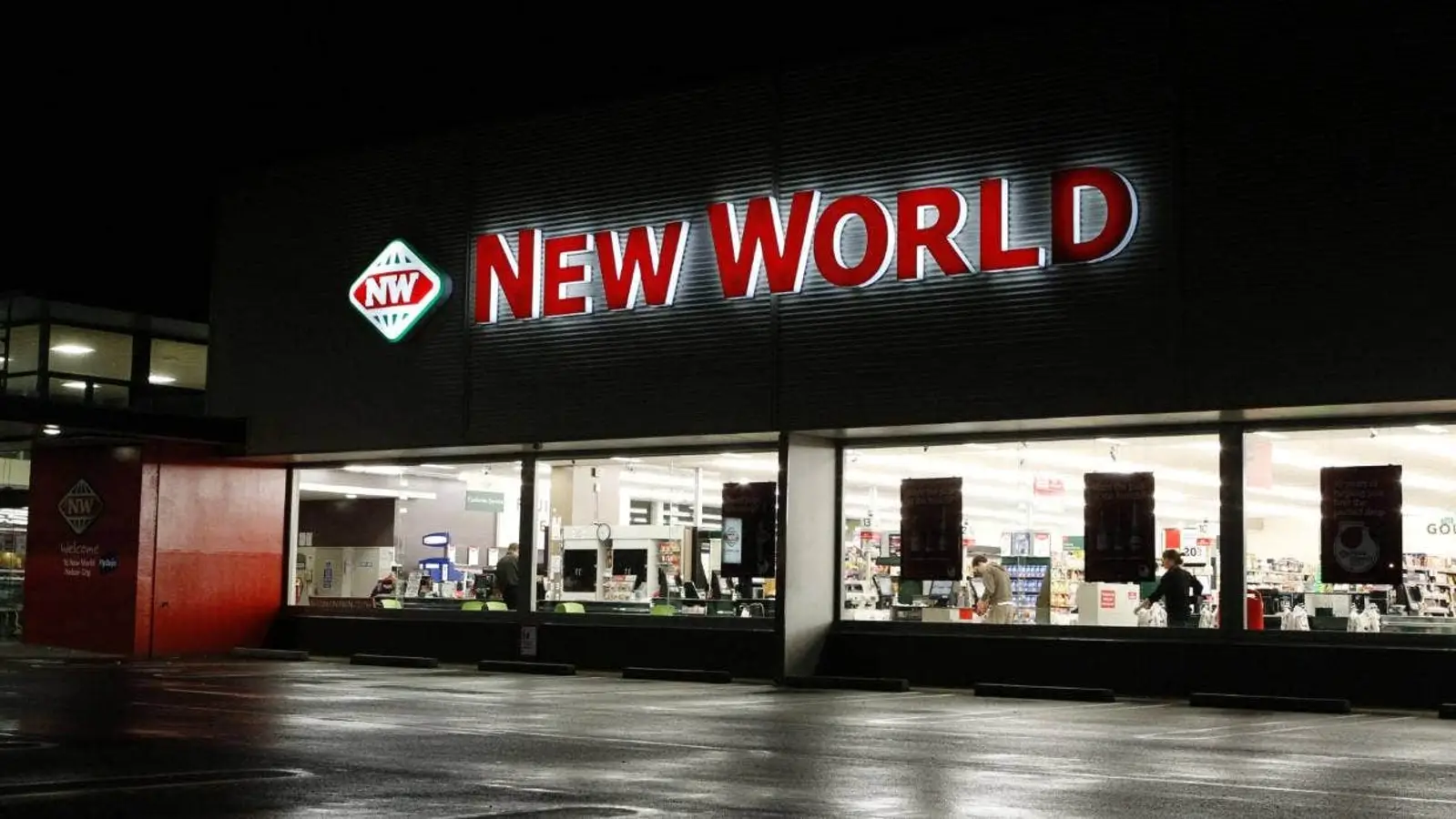 New World的“每日低价策略”几乎涵盖所有生活所需，能省不少钱