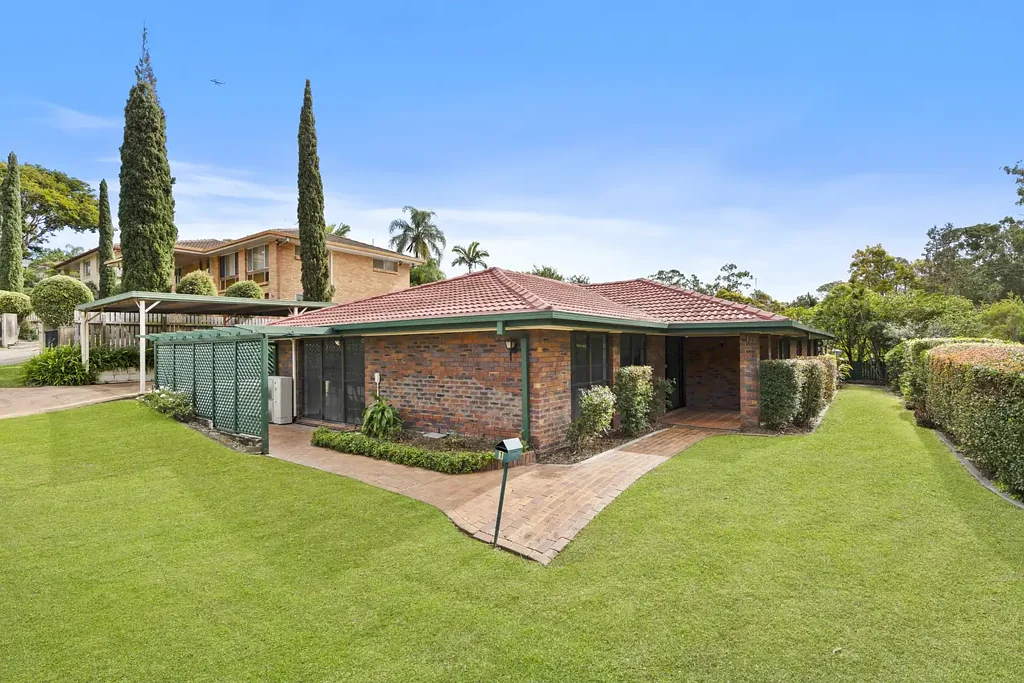 Camp Hill 4房 位于备受追捧地段的稀有低层砖房 Rare Low Set Brick Home in Highly Sought After Location