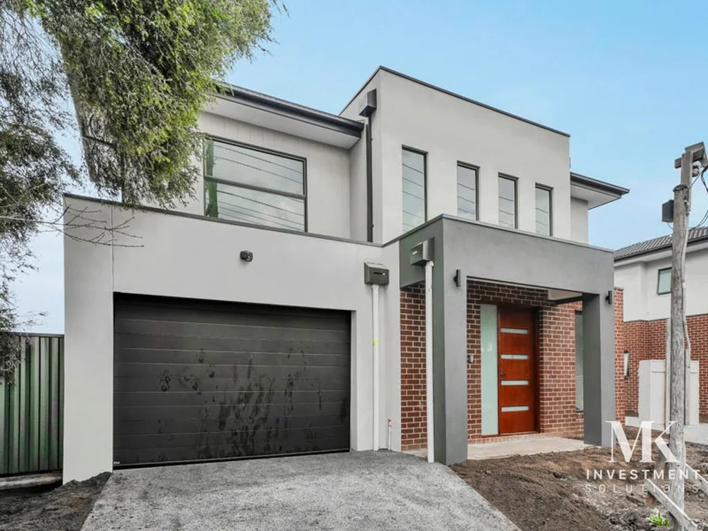 Mernda 4 Bedroom Modern and spacious living with walking distance to mernda station and shops