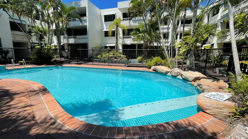 Unfurnished Ground Floor Studio unit, 1 bathroom, 1 car, resort complex, 2 minutes to Alex beach. $580 per week.