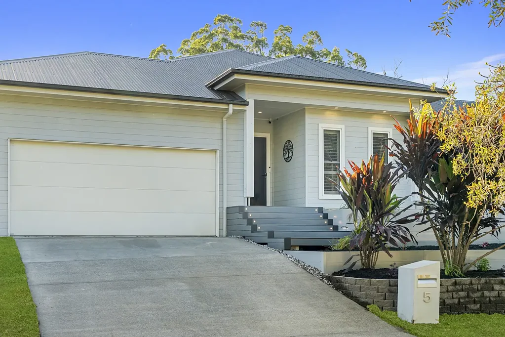 Landsborough 4 Bedroom Designer Family Home in Sought After Locale!