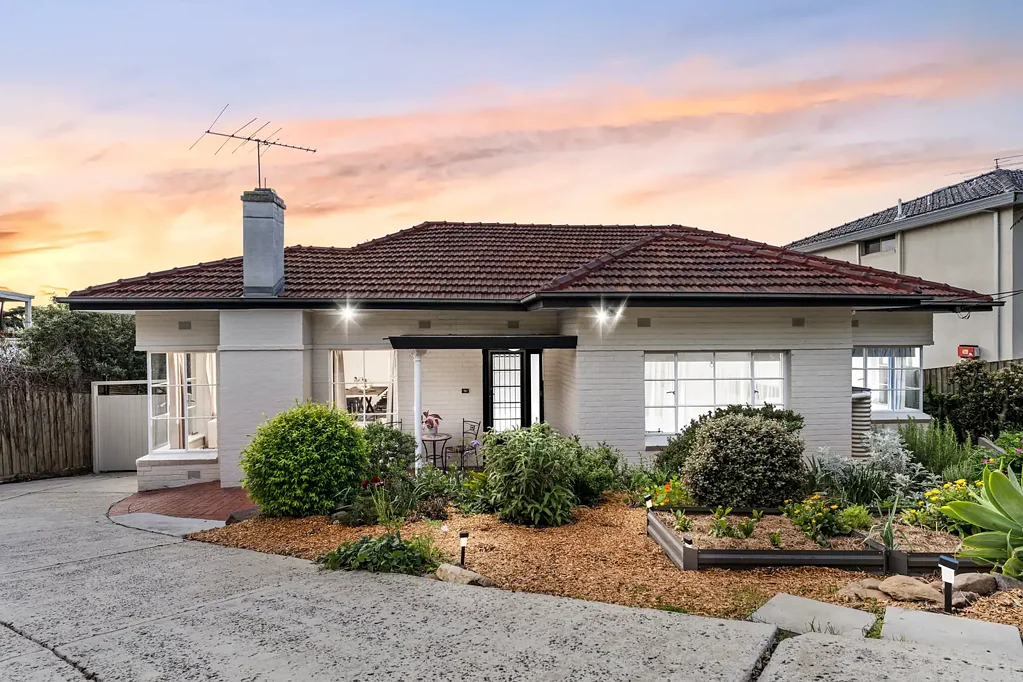 36 Hillsyde Parade, Strathmore, VIC 3041