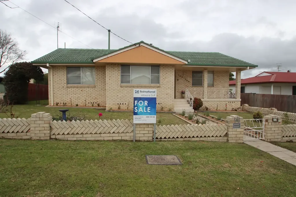 Tenterfield 2Phòng ngủ Tidy home in a good location!