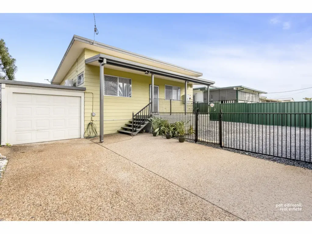 Frenchville 3침실 Unique Low-Set Home with Pool, Side Access & Prime Frenchville Location