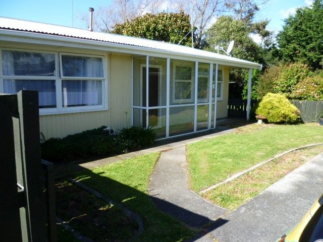 21a Tararua Terrace, Cloverlea, Palmerston North, 2 침실, 1 욕실