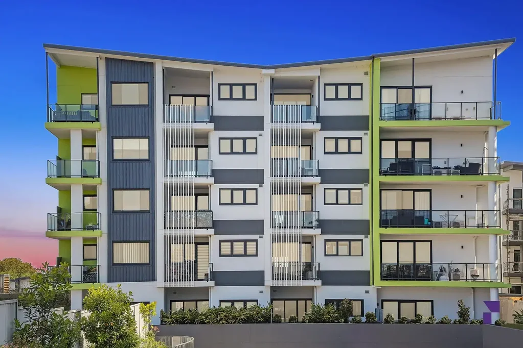 Greenacre 2Zimmer Contemporary Apartment with modern open plan living and sweeping views
