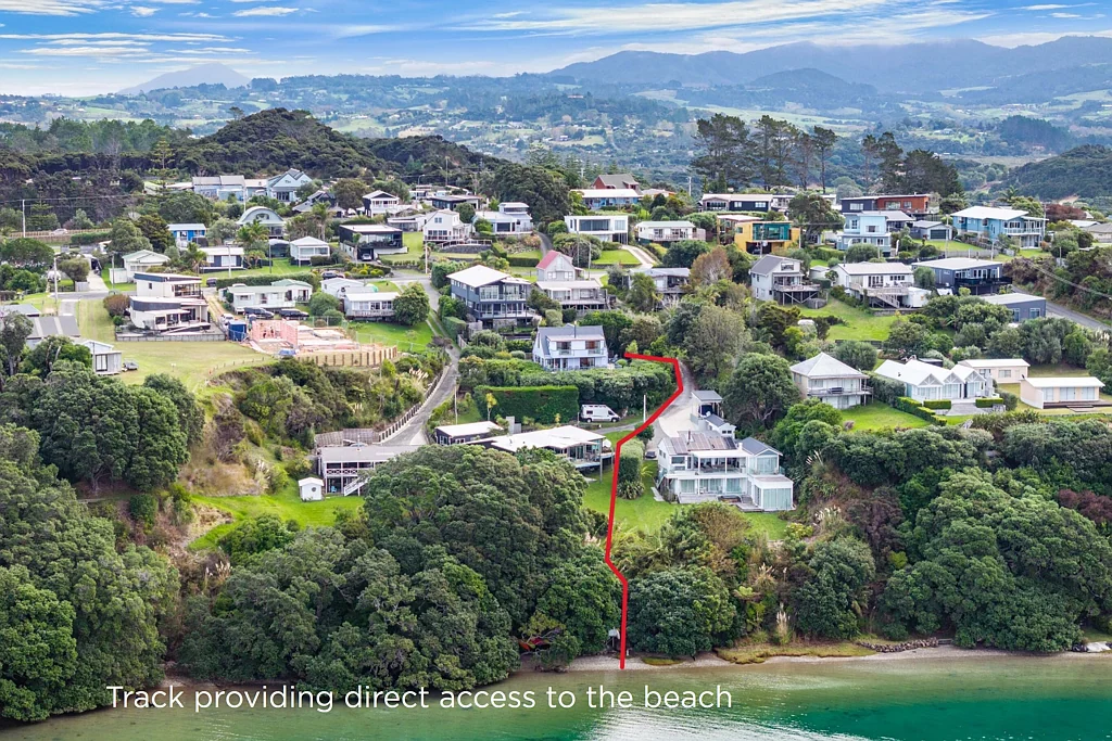 Mangawhai Heads 3कमरा Expansive ocean views and direct water access