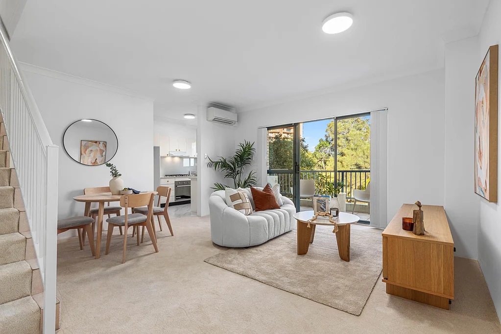 Hurstville 2Moenga Stylish Split-Level Living Just Moments from Hurstville Station
