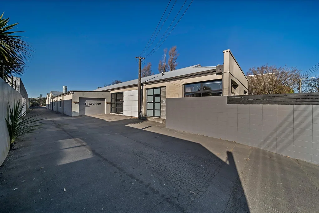 Waltham Stylish Showroom with Warehouse