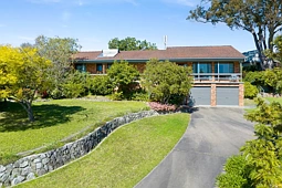 10 TAROURGA PLACE, Dalmeny