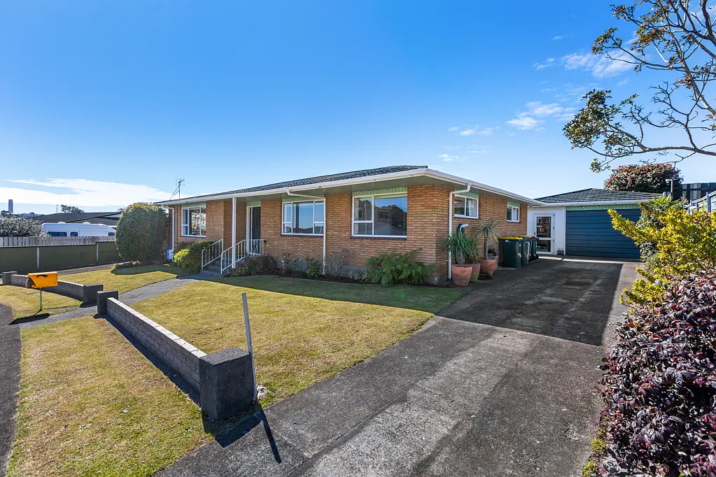 Whalers Gate 3房  Single Level Brick Home In Prime Location