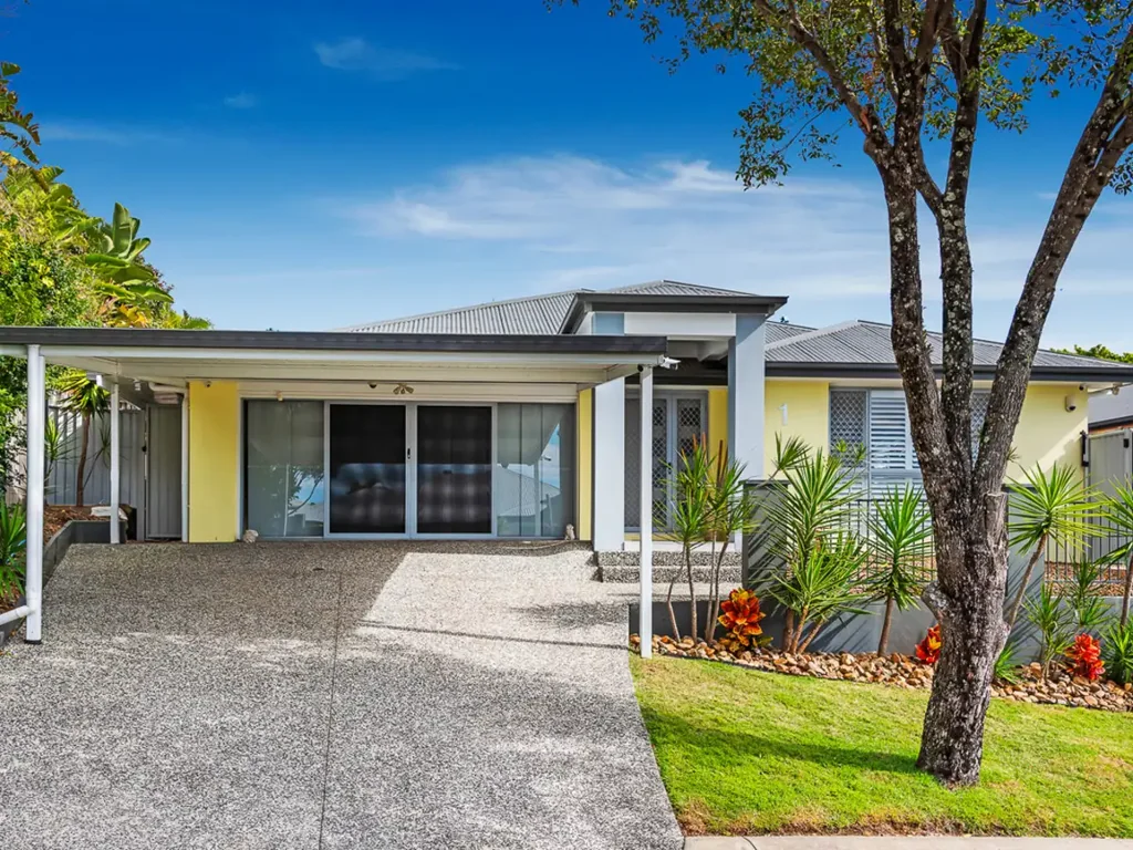 1 Elkins Street, Pacific Pines, QLD 4211