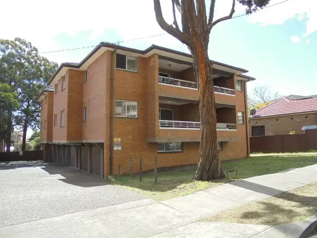 2 Bedroom Unit on first floor in Small Block in Convenient Location